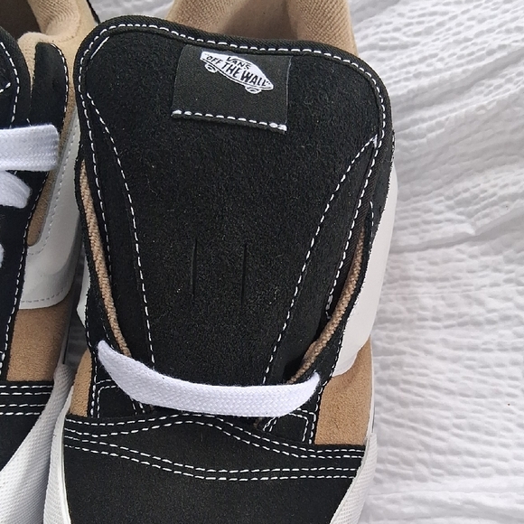 Vans Kids Low-Top Sneakers in Black, Tan & White - Picture 5 of 5